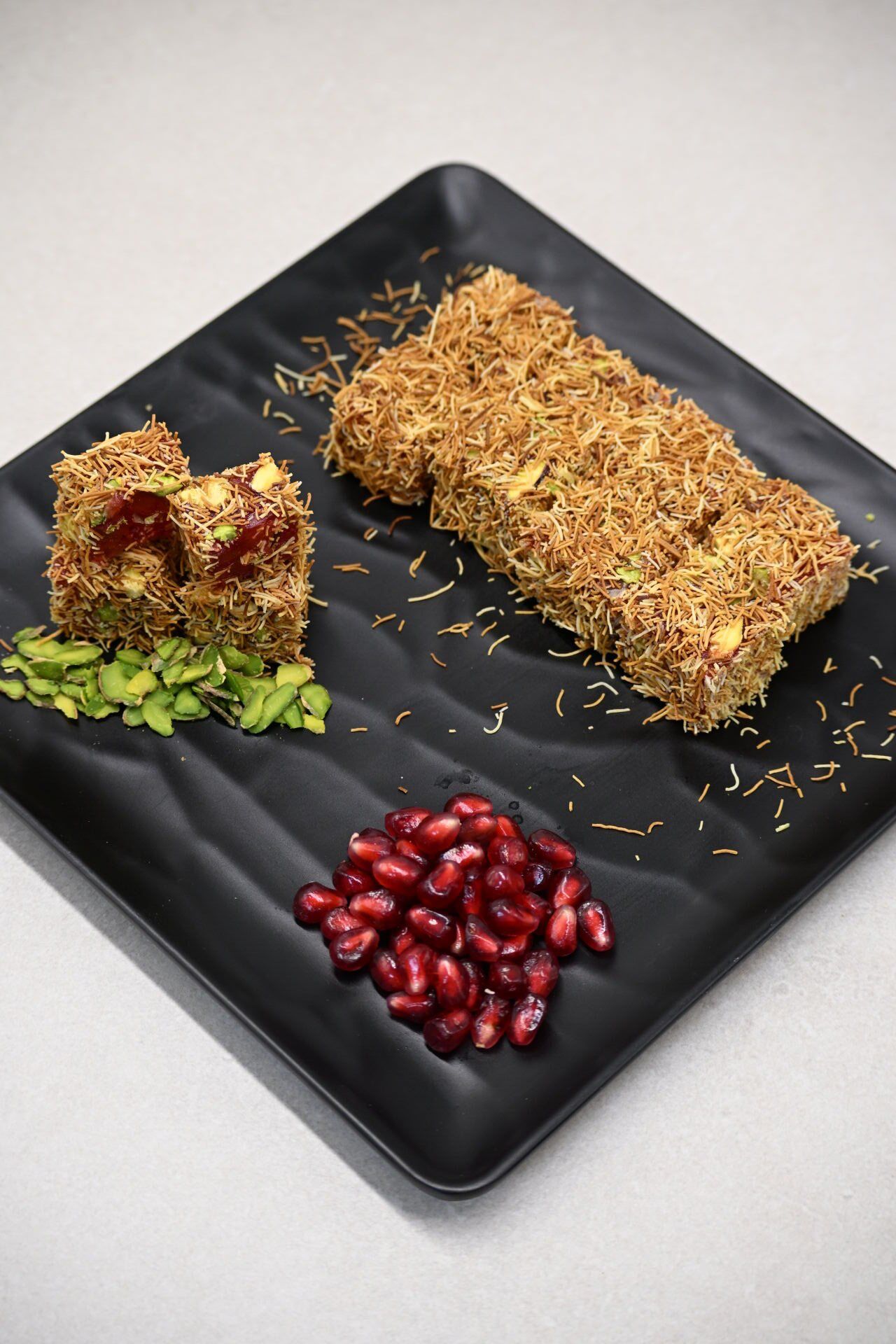 Tel Kadayıf Kaplı Narlı Antep Fıstıklı Lokum