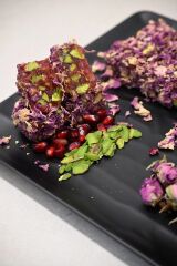 Gül Yaprağı Kaplı Narlı Antep Fıstıklı Lokum