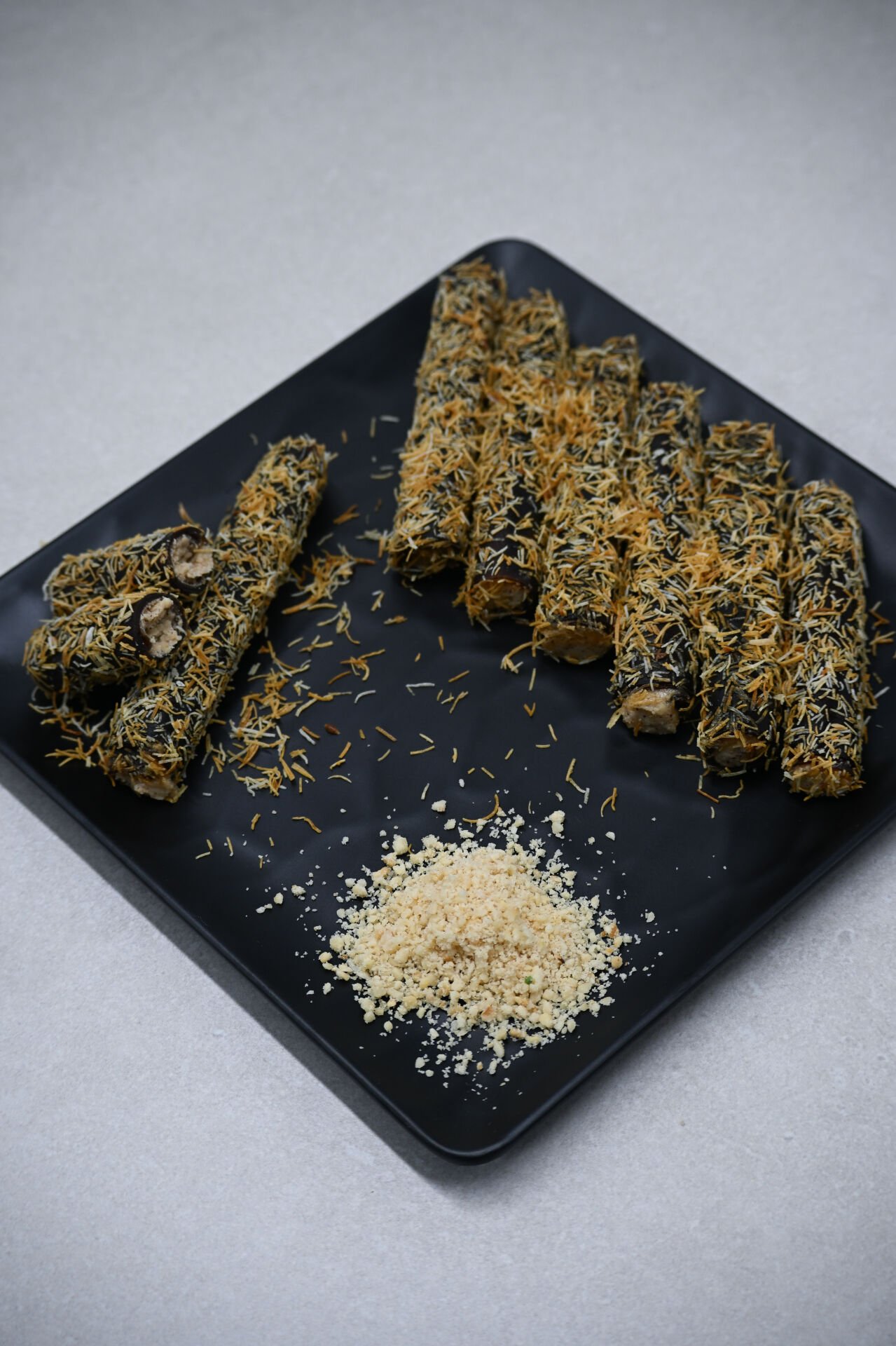 Hindistan Ceviz Kaplı Fındık Ezmeli Sarma Tatlısı