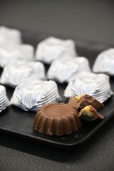 Melodi Yaldızlı Kristal Tüm Antep Fıstıklı Çikolata Gümüş