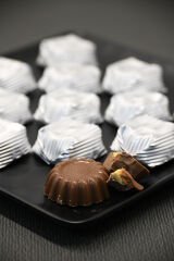 Melodi Yaldızlı Kristal Tüm Antep Fıstıklı Çikolata Gümüş