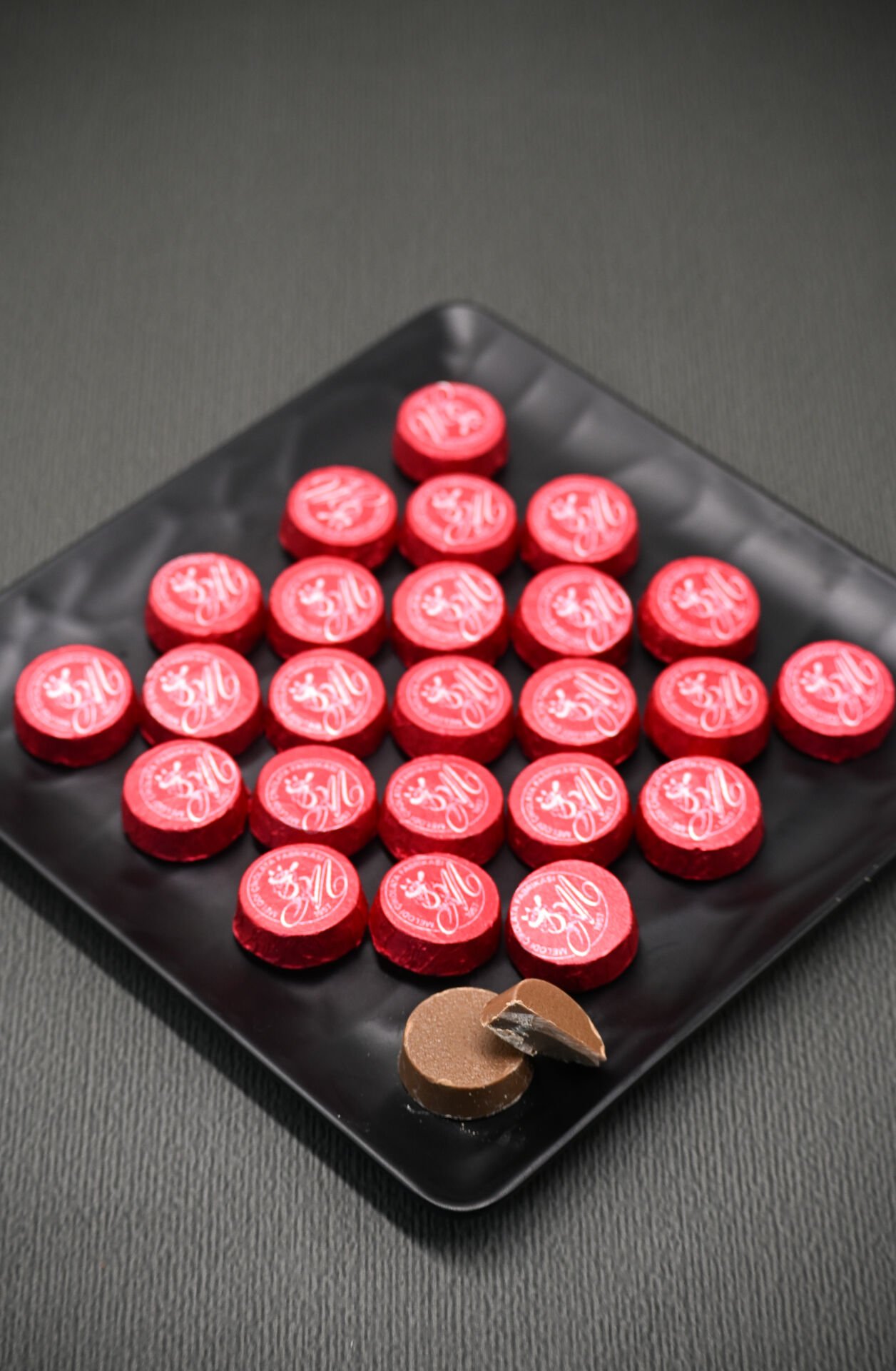 Melodi Hoş Sütlü Çikolata Kırmızı