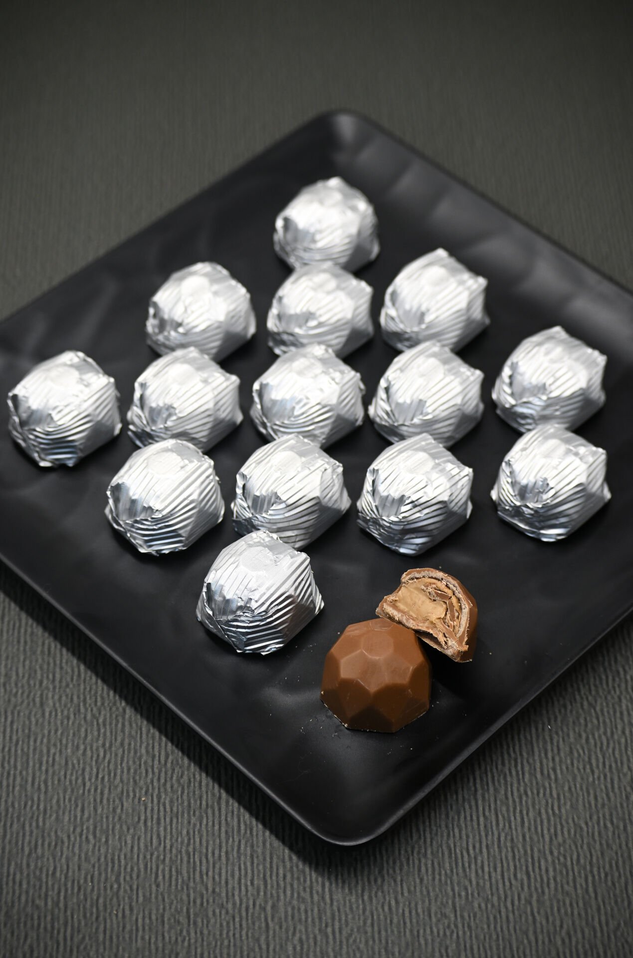 Melodi Fındık Krema Dolgulu Sütlü Çikolata Gümüş