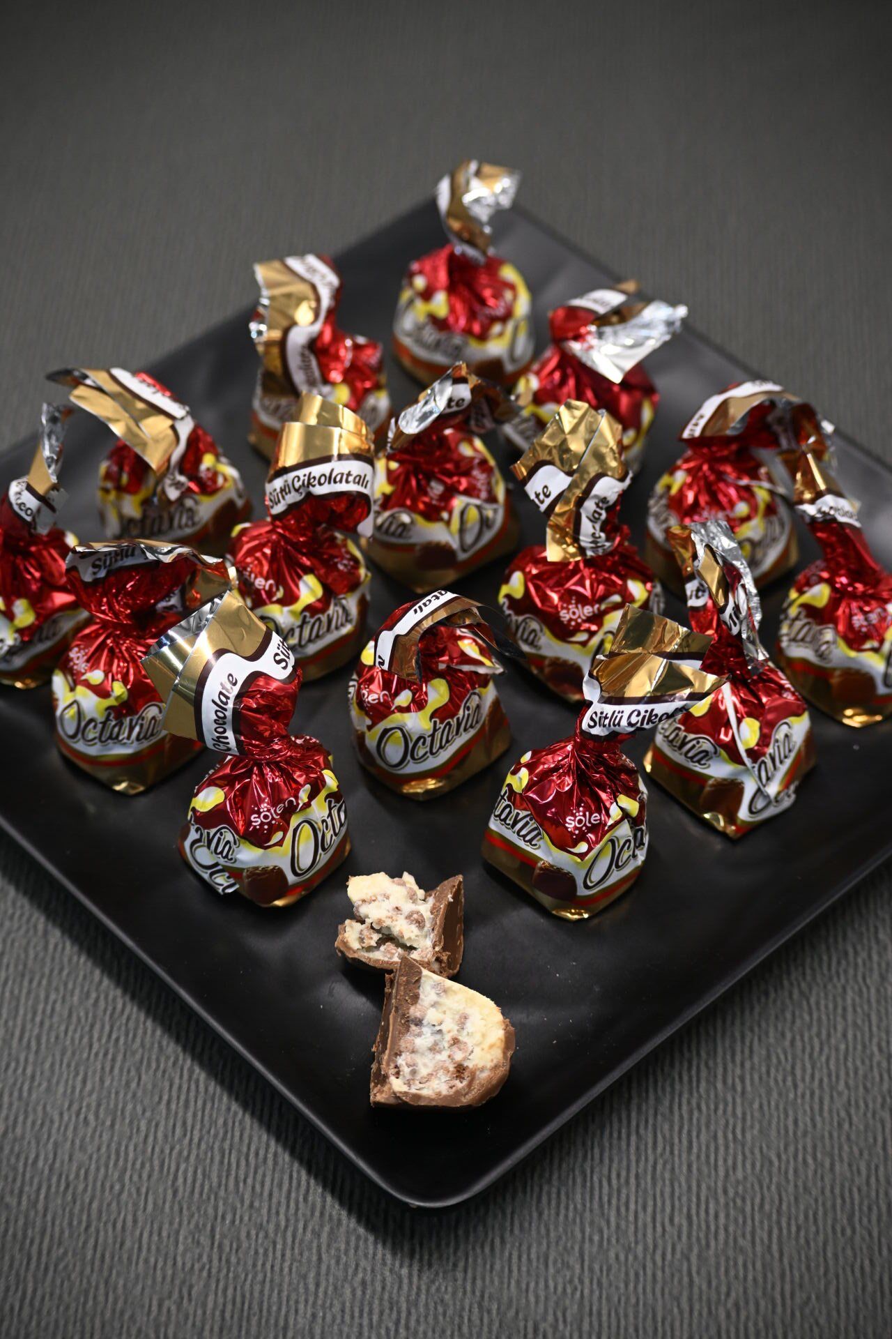Octavia Kakaolu Krema Dolgulu Sütlü Çikolata